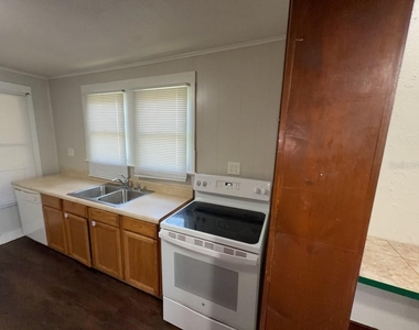 314 S Boyd Street - Photo Thumbnail 2