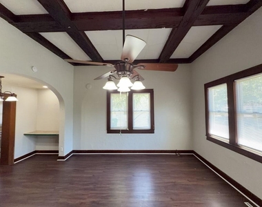 314 S Boyd Street - Photo Thumbnail 3