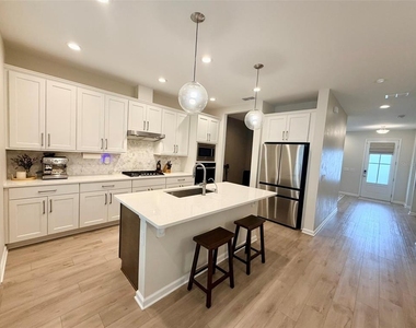 2488 Cedar Rose Street - Photo Thumbnail 7
