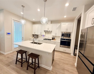 2488 Cedar Rose Street - Photo Thumbnail 6