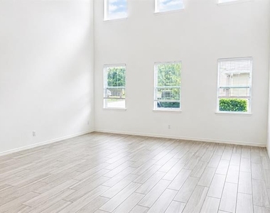 9049 Bradleigh Drive - Photo Thumbnail 2
