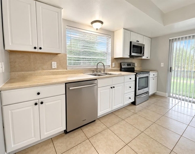 1223 La Mesa Avenue - Photo Thumbnail 5