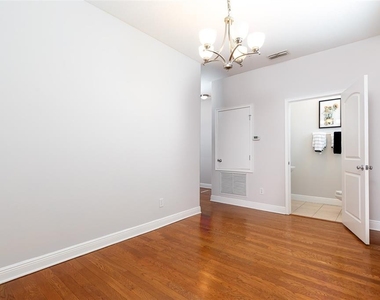 32 W Esther Street - Photo Thumbnail 5