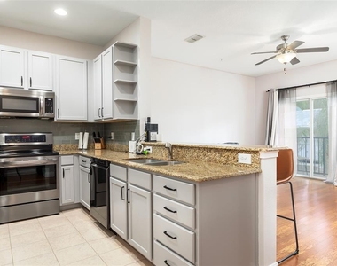 32 W Esther Street - Photo Thumbnail 4
