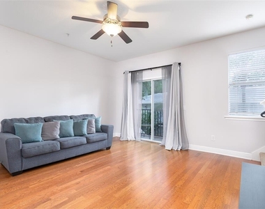 32 W Esther Street - Photo Thumbnail 3