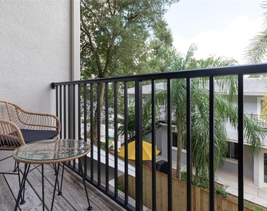 32 W Esther Street - Photo Thumbnail 13