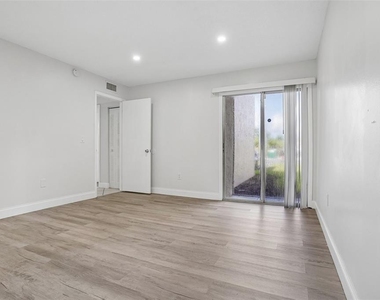 546 Orange Drive - Photo Thumbnail 22