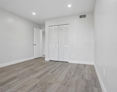 546 Orange Drive - Photo Thumbnail 11