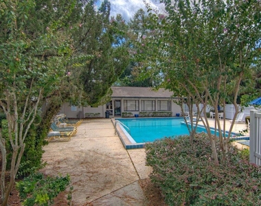 133 Crown Point Circle - Photo Thumbnail 17