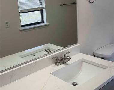 909 E Church Avenue - Photo Thumbnail 5