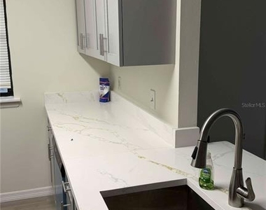 909 E Church Avenue - Photo Thumbnail 7