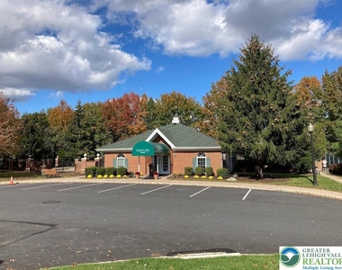 1962 Pine Court - Photo Thumbnail 23