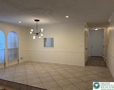 1962 Pine Court - Photo Thumbnail 6