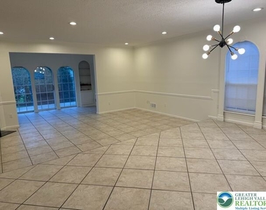 1962 Pine Court - Photo Thumbnail 5