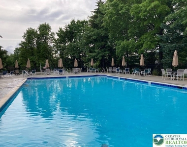 1962 Pine Court - Photo Thumbnail 16