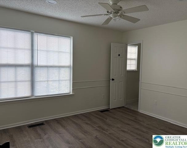 1962 Pine Court - Photo Thumbnail 14