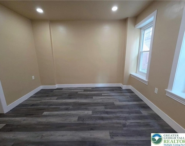 729 Chestnut Street - Photo Thumbnail 4