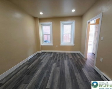 729 Chestnut Street - Photo Thumbnail 3