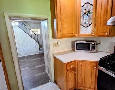1005 Seneca Street - Photo Thumbnail 7