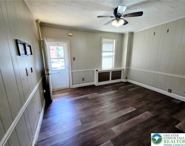 1005 Seneca Street - Photo Thumbnail 2