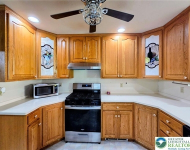 1005 Seneca Street - Photo Thumbnail 6