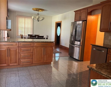 26 Center Ave - Photo Thumbnail 9