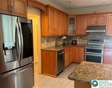 26 Center Ave - Photo Thumbnail 4