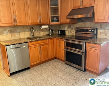 26 Center Ave - Photo Thumbnail 7