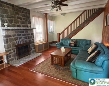 26 Center Ave - Photo Thumbnail 3