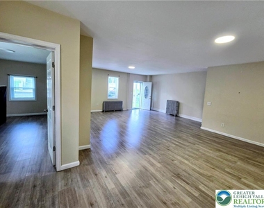 2111 N 1st Avenue - Photo Thumbnail 2