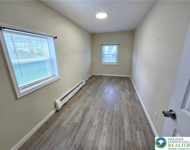 2111 N 1st Avenue - Photo Thumbnail 7