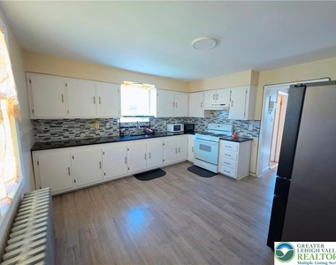 2111 N 1st Avenue - Photo Thumbnail 3