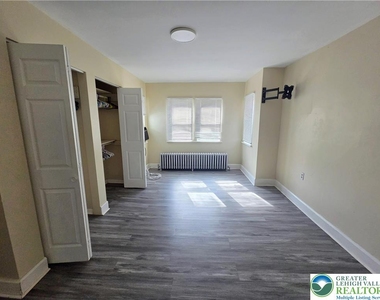2111 N 1st Avenue - Photo Thumbnail 10