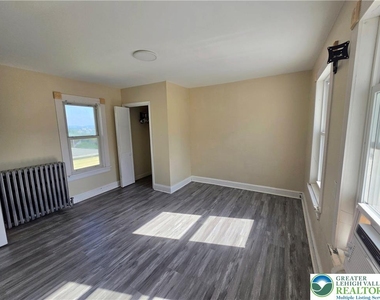 2111 N 1st Avenue - Photo Thumbnail 9