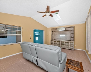 18407 Avon Avenue - Photo Thumbnail 29