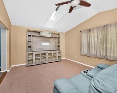 18407 Avon Avenue - Photo Thumbnail 30