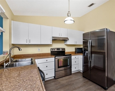 18407 Avon Avenue - Photo Thumbnail 11