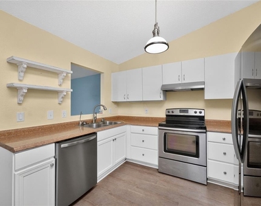 18407 Avon Avenue - Photo Thumbnail 12