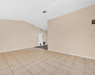 18407 Avon Avenue - Photo Thumbnail 8