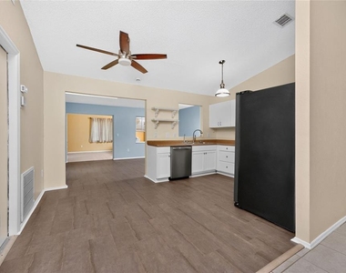 18407 Avon Avenue - Photo Thumbnail 9