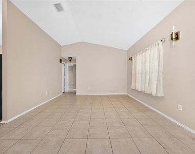 18407 Avon Avenue - Photo Thumbnail 5