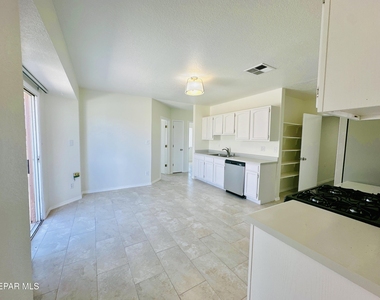 12480 Martin Bauman Drive - Photo Thumbnail 5