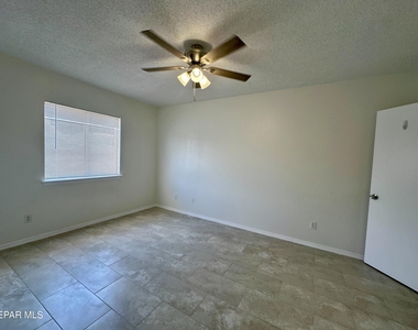 12480 Martin Bauman Drive - Photo Thumbnail 14