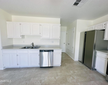 12480 Martin Bauman Drive - Photo Thumbnail 9