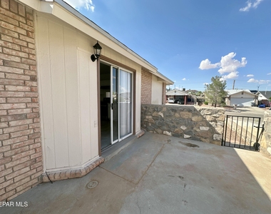 12480 Martin Bauman Drive - Photo Thumbnail 18