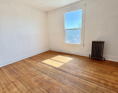 1001 E Nevada Avenue - Photo Thumbnail 2