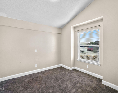 450 Sunrise Hills Drive - Photo Thumbnail 18