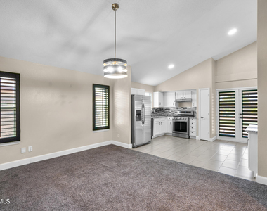 450 Sunrise Hills Drive - Photo Thumbnail 4