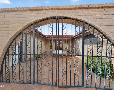 4536 R L Shoemaker Drive - Photo Thumbnail 4