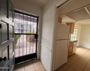 6700 Escondido Drive - Photo Thumbnail 8